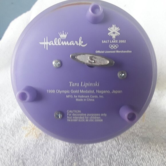 Vintage Hallmark Snow Globe Featuring Olympic Medalist "Tara Lipinski" In Box - Picture 5 of 8